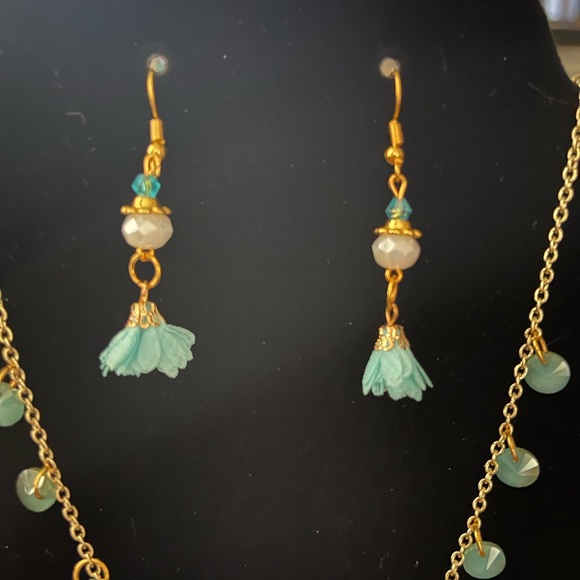 Very pretty earring and necklace - Picture 2 of 4